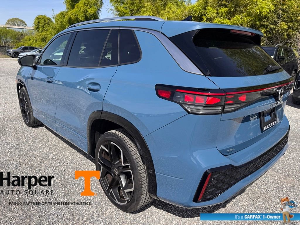 Used 2025 Volkswagen Tiguan SEL R-Line image 3