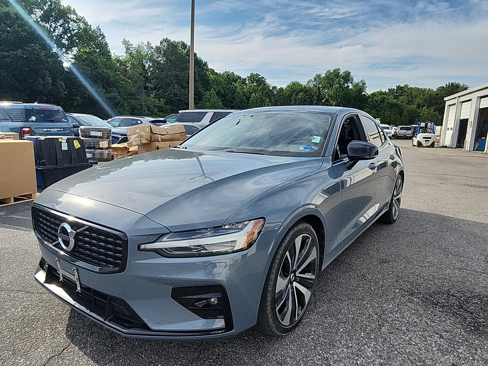 Used 2022 Volvo S60 B5 Momentum w/ Premium Package AWD/4WD image 1