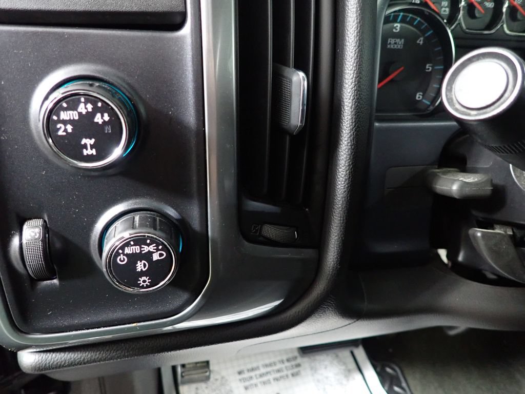 Used 2015 Chevrolet Silverado 1500 LT w/ LT Convenience Package AWD/4WD image 19