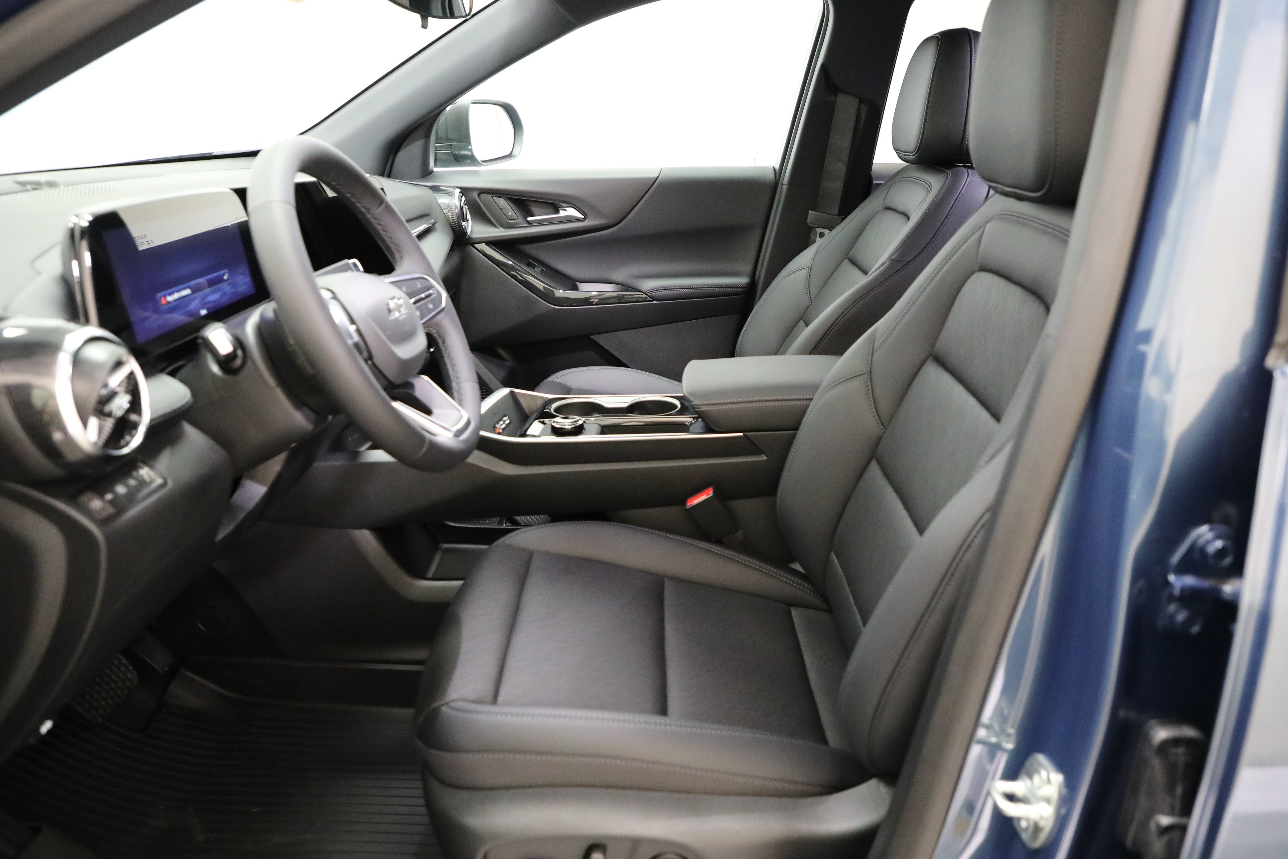 New 2027 Chevrolet Equinox LT w/ Convenience Package II AWD/4WD image 7