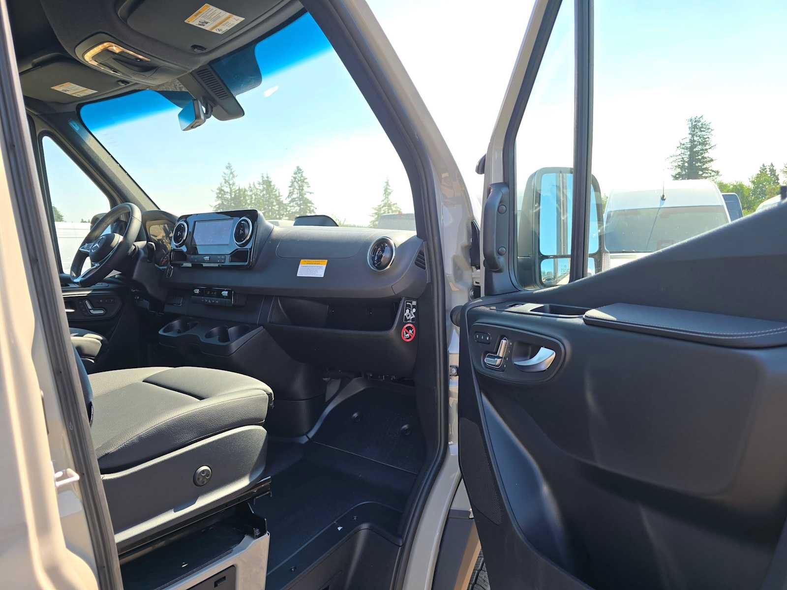 Used 2026 Mercedes-Benz Sprinter 2500 image 10