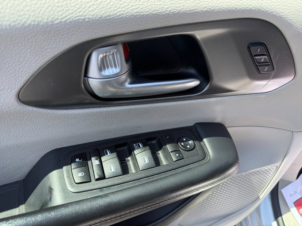 Certified 2024 Chrysler Pacifica Touring-L FWD image 29