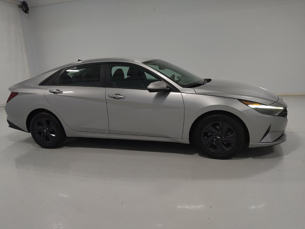 Used 2022 Hyundai Elantra SEL FWD image 11