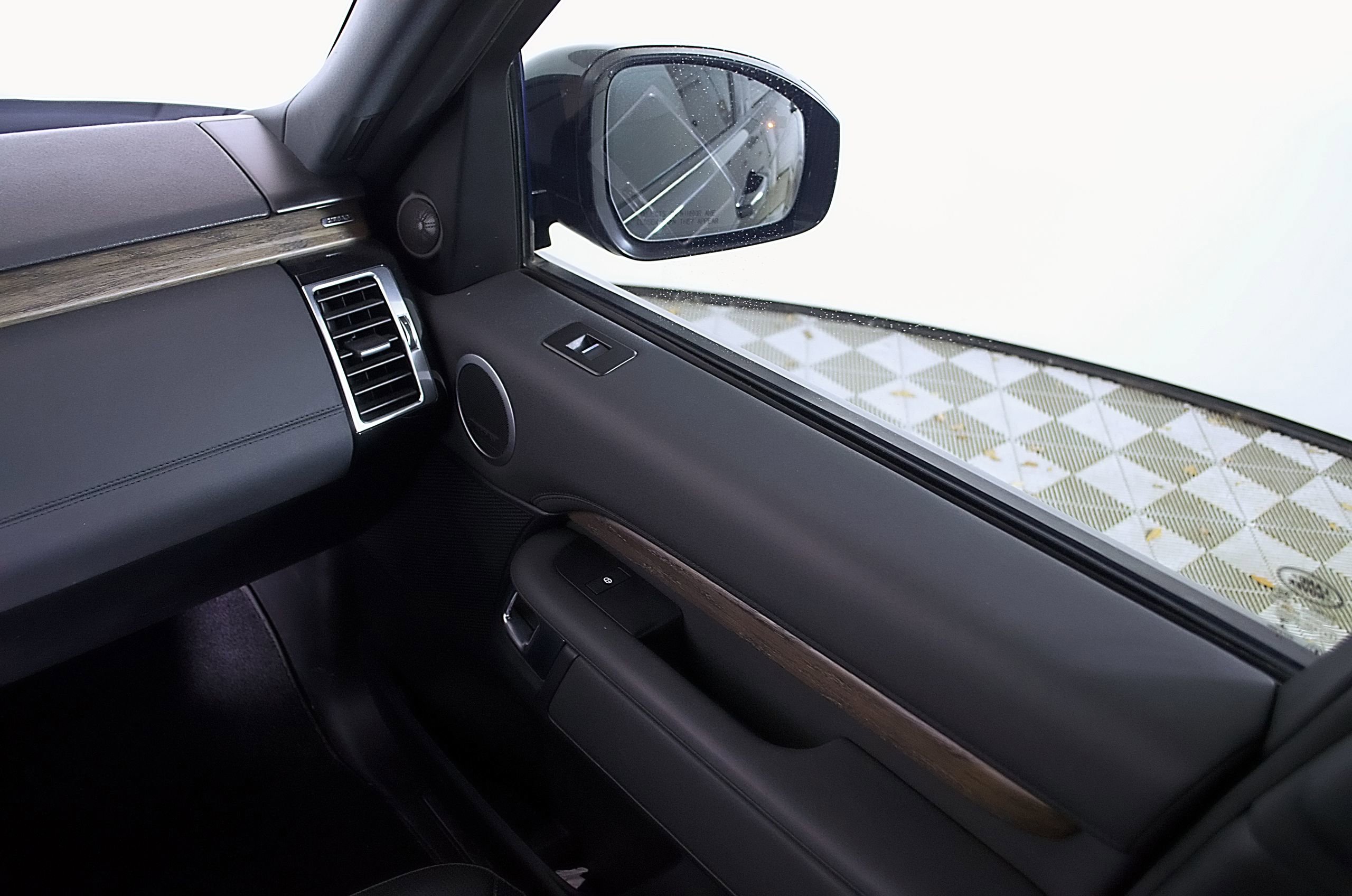 Used 2020 Land Rover Discovery HSE AWD/4WD image 27