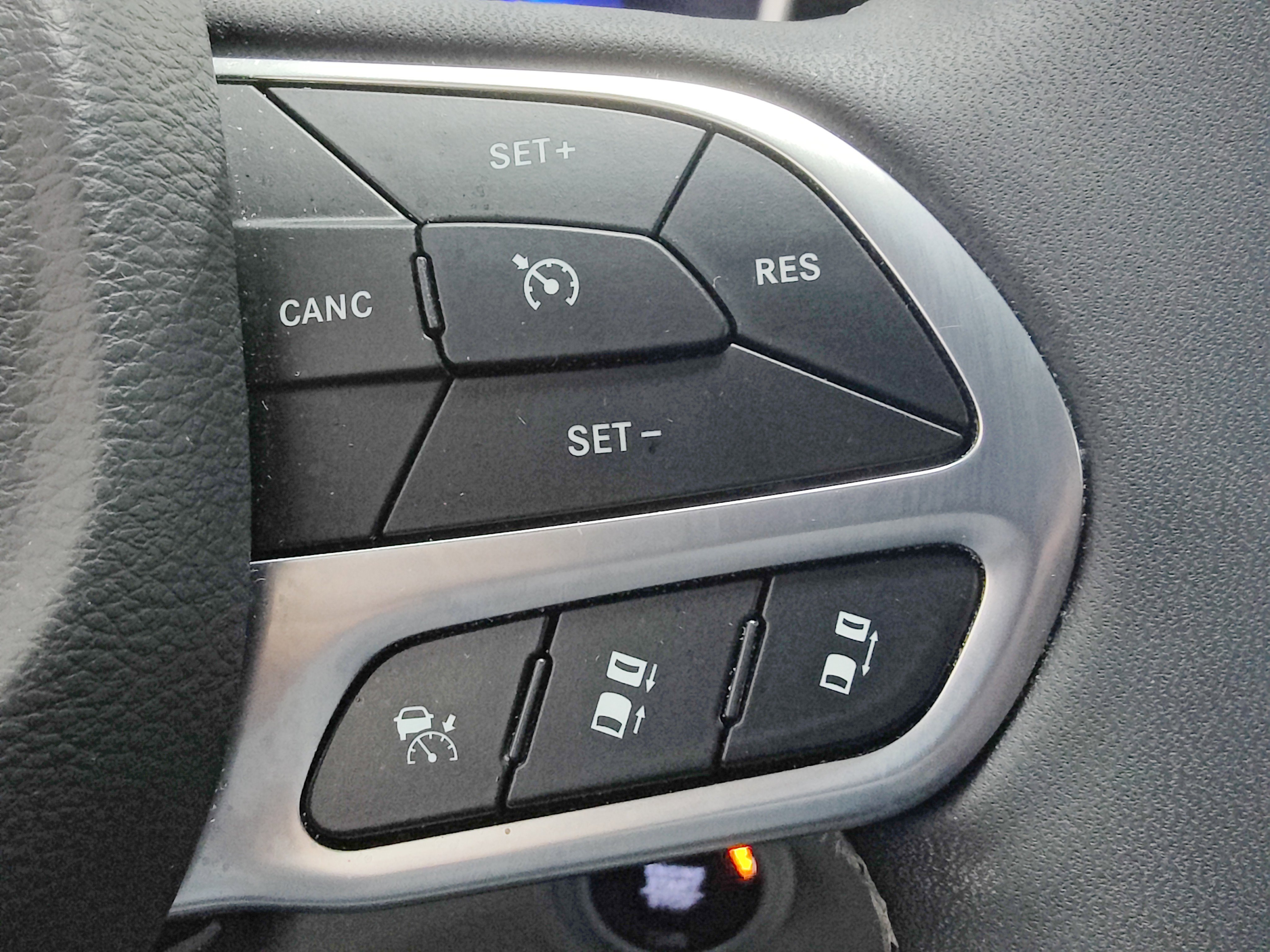 Used 2024 Chrysler Pacifica Limited image 35