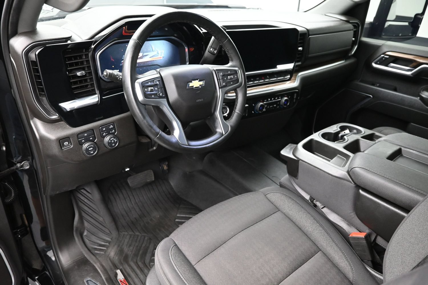 Used 2024 Chevrolet Silverado 2500 LT AWD/4WD image 22
