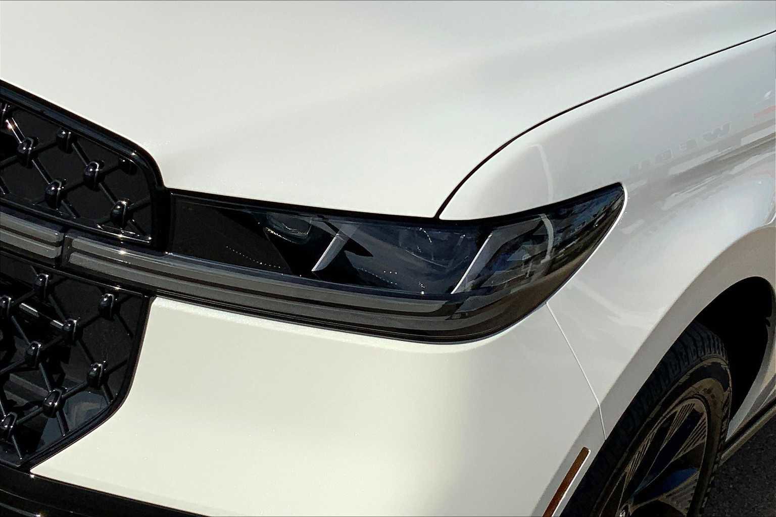 New 2025 Lincoln Navigator L Reserve w/ Jet Appearance Package image 13