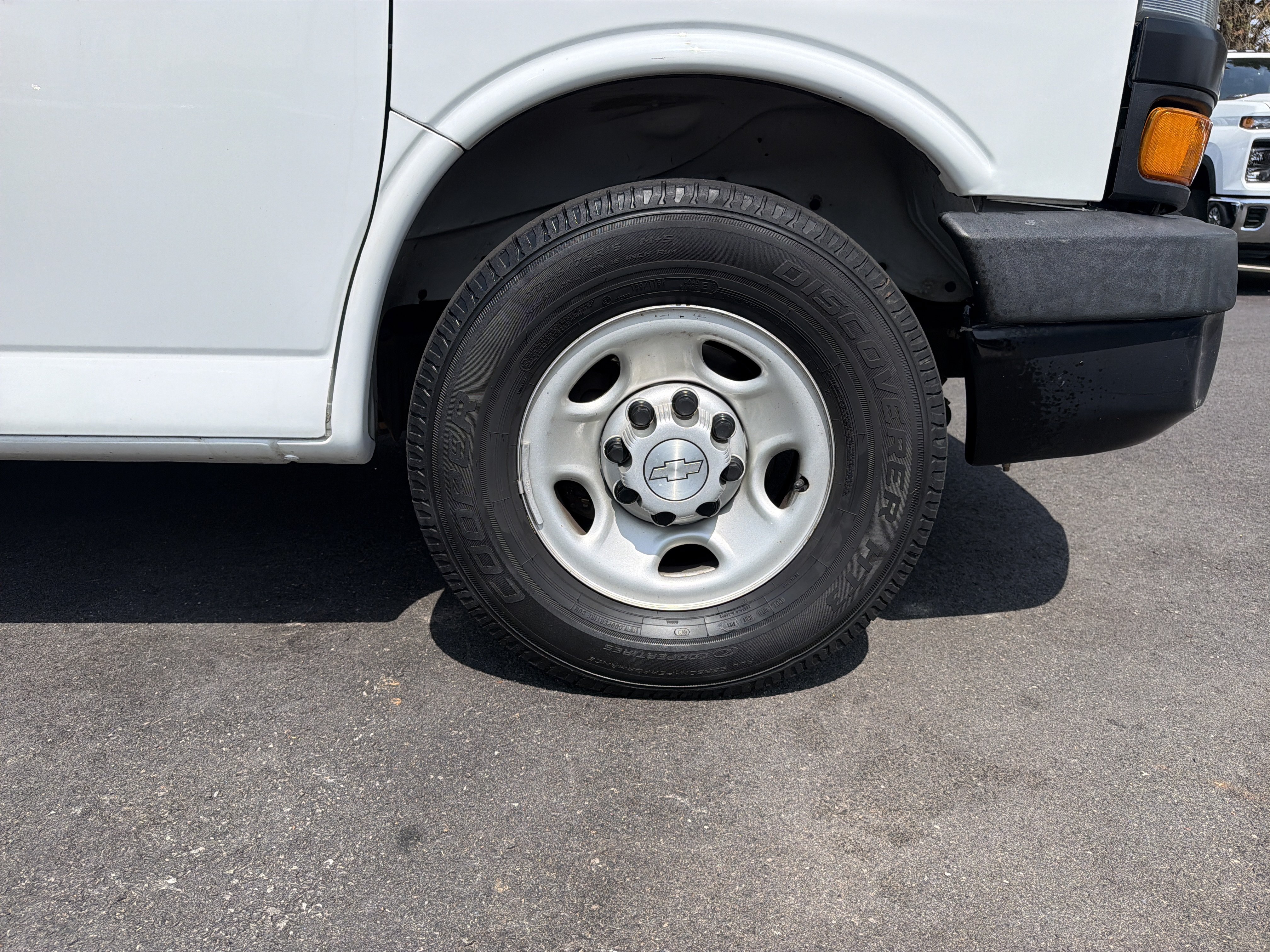 Used 2018 Chevrolet Express 2500 Extended RWD image 13