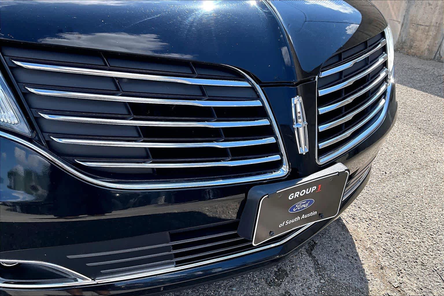 Used 2018 Lincoln MKT AWD image 32