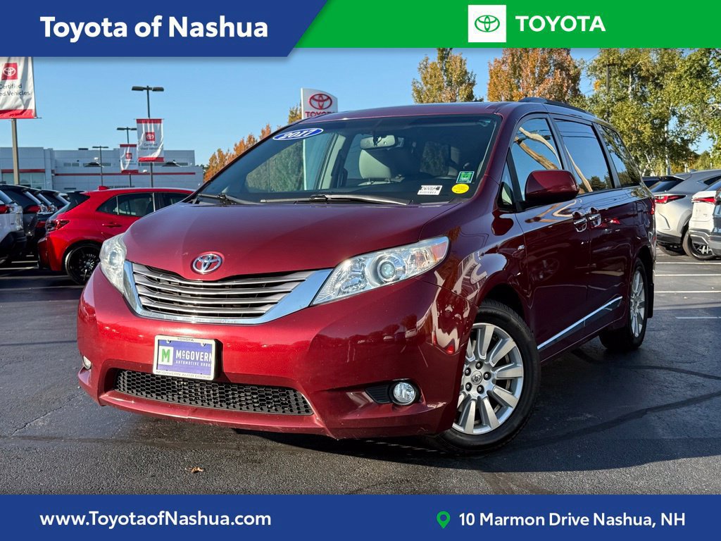 Used 2017 Toyota Sienna XLE w/ XLE Navigation Package AWD/4WD image 1