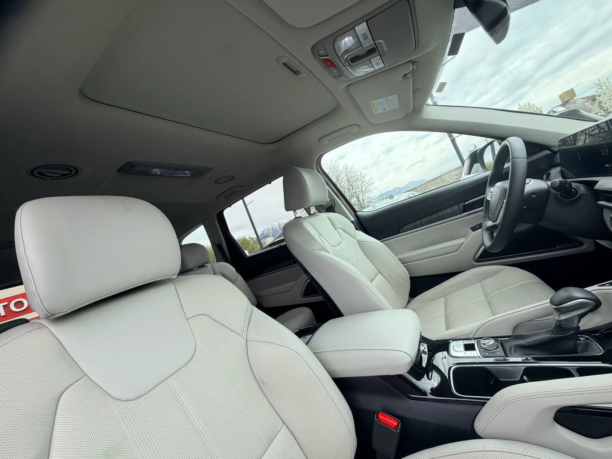 Used 2024 Kia Telluride EX w/ EX Captain's Chair Package image 35