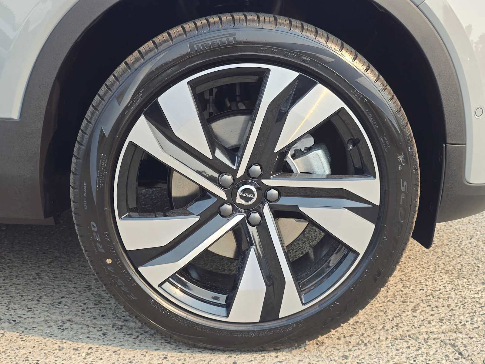 New 2026 Volvo XC40 B5 Ultra w/ Protection Package Premier AWD/4WD image 9