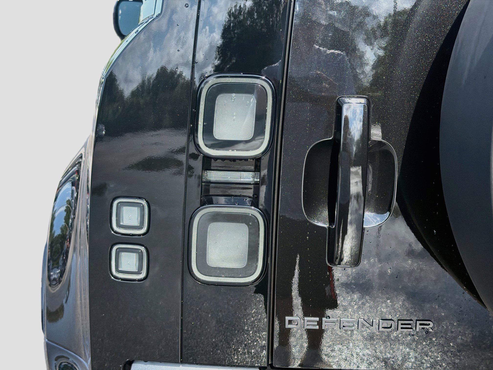New 2026 Land Rover Defender 110 X-Dynamic SE AWD/4WD image 10
