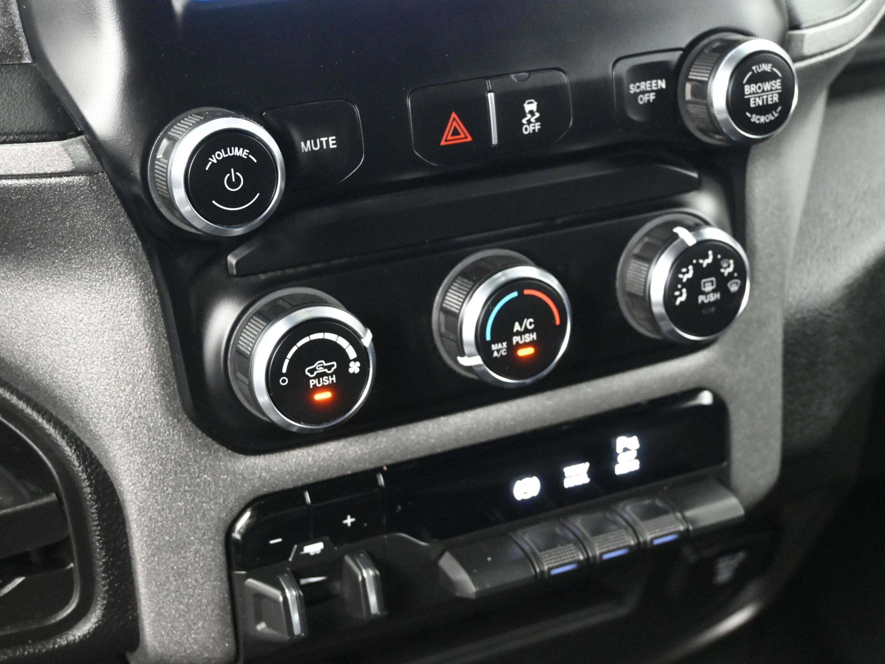 Used 2024 RAM 2500 Tradesman w/ Chrome Appearance Group image 24