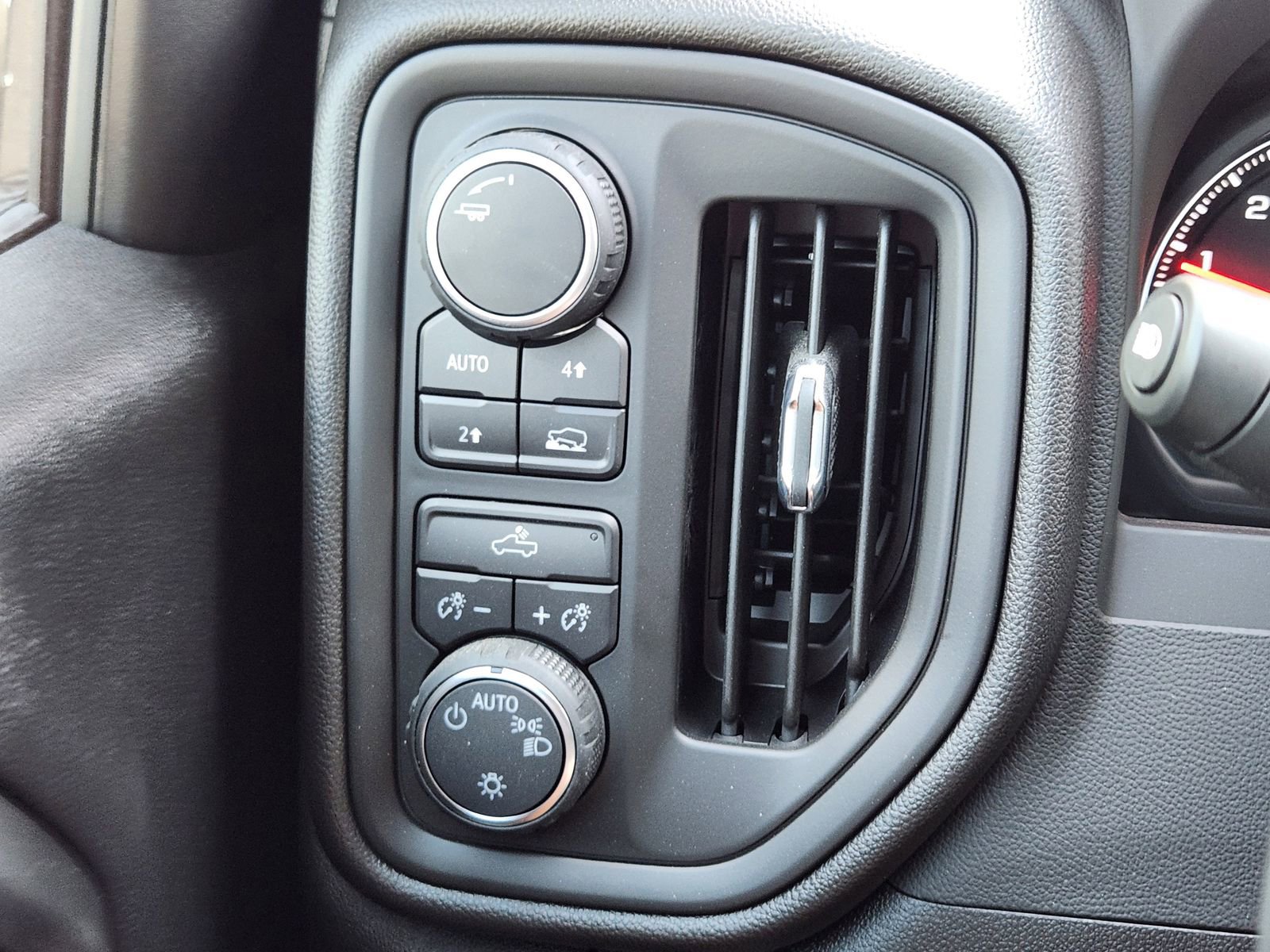 New 2025 Chevrolet Silverado 1500 Custom image 20