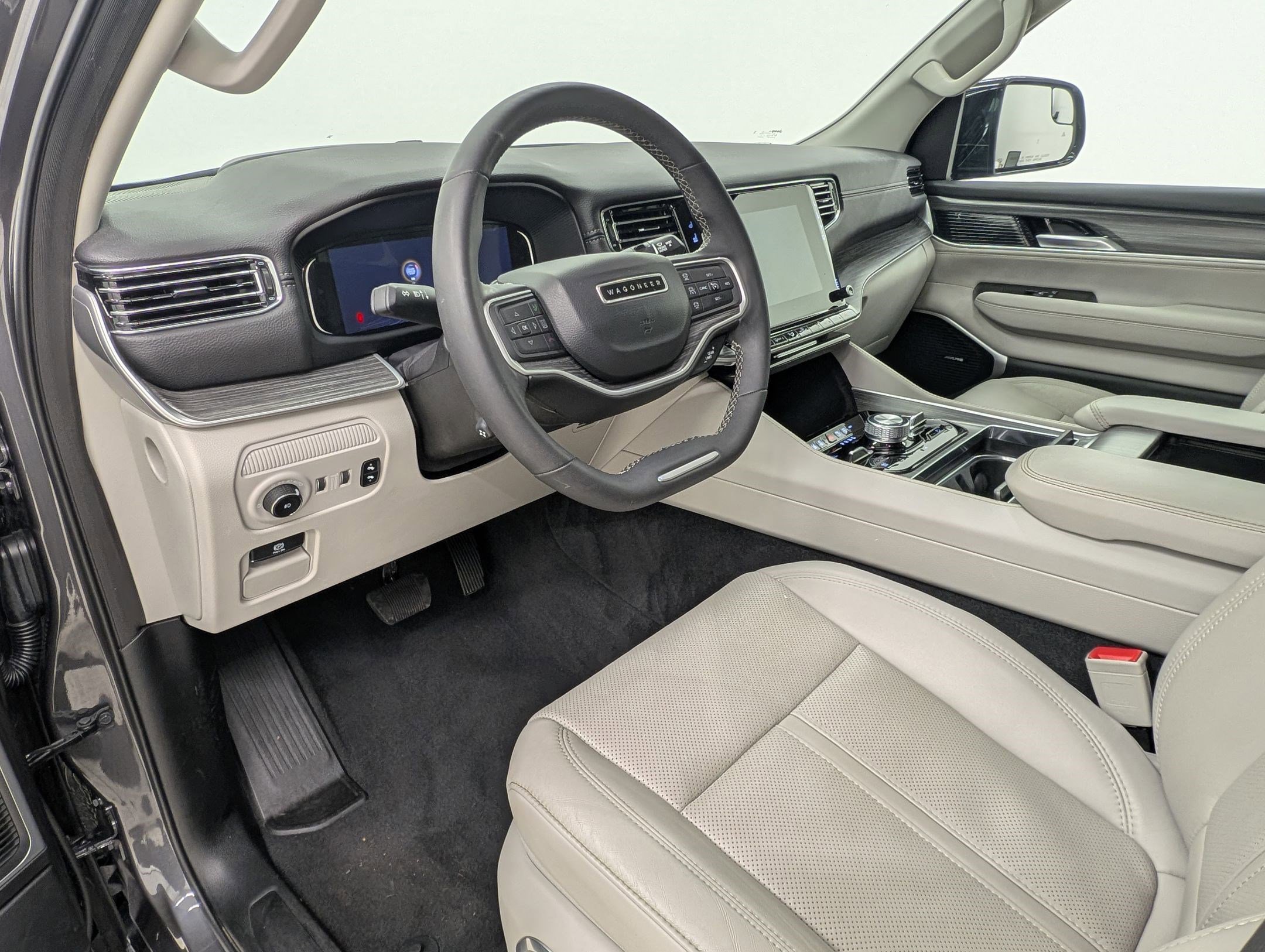 Used 2023 Jeep Wagoneer Series III w/ Preferred Equipment Group image 4