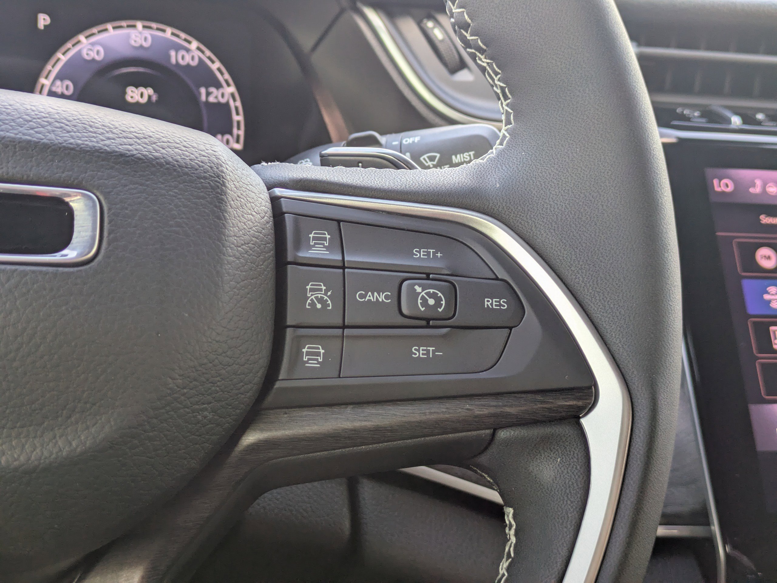 Used 2025 Jeep Grand Cherokee L Limited w/ Black Appearance Package AWD/4WD image 30