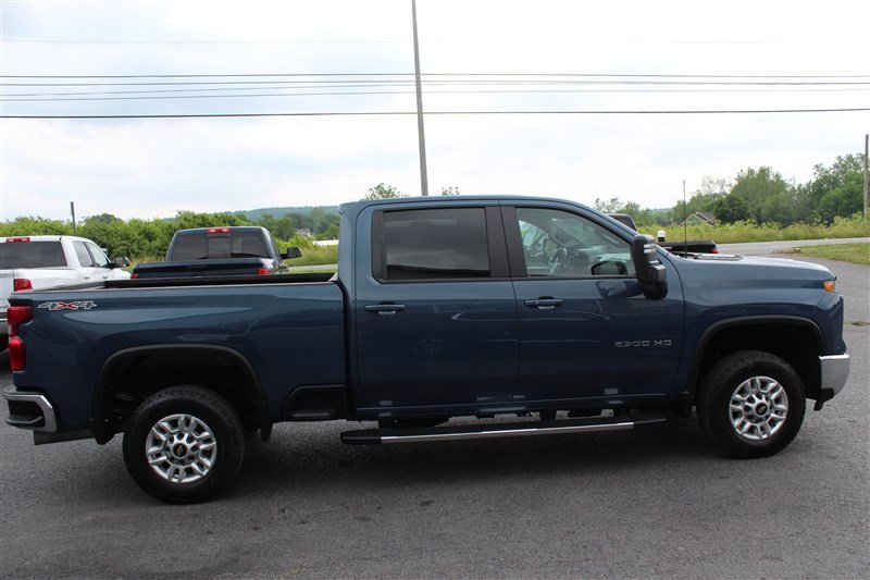 Used 2025 Chevrolet Silverado 2500 LT w/ Convenience Package AWD/4WD image 6