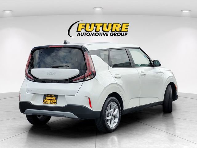 Used 2025 Kia Soul LX w/ LX Technology Package FWD image 7