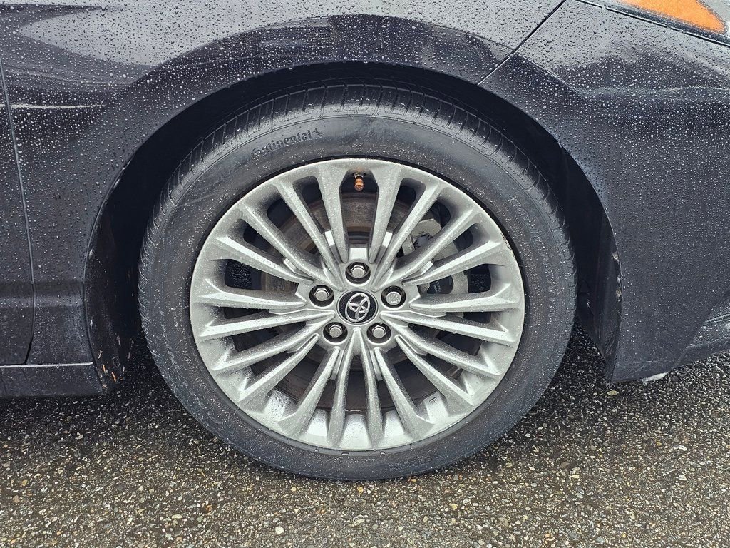 Used 2019 Toyota Avalon Limited w/ Preferred Accessory Package image 31