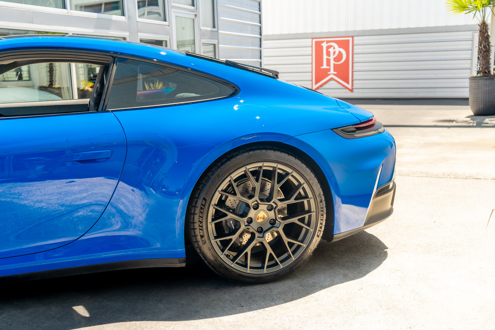 Used 2025 Porsche 911 Carrera RWD image 5