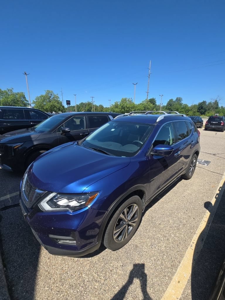 Used 2017 Nissan Rogue SL w/ SL Premium Package AWD/4WD image 1
