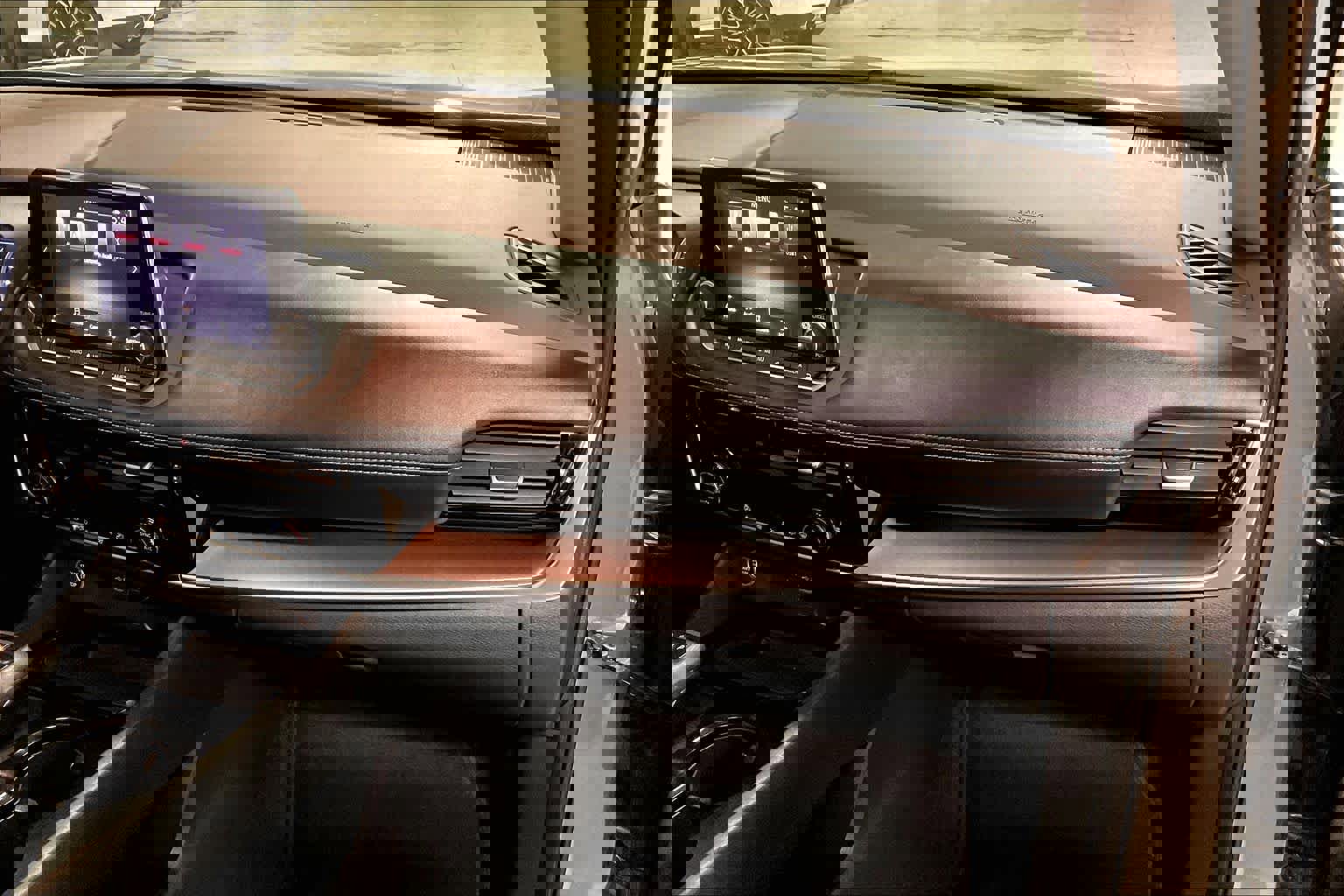 Used 2021 Nissan Rogue SV w/ Premium Package image 18