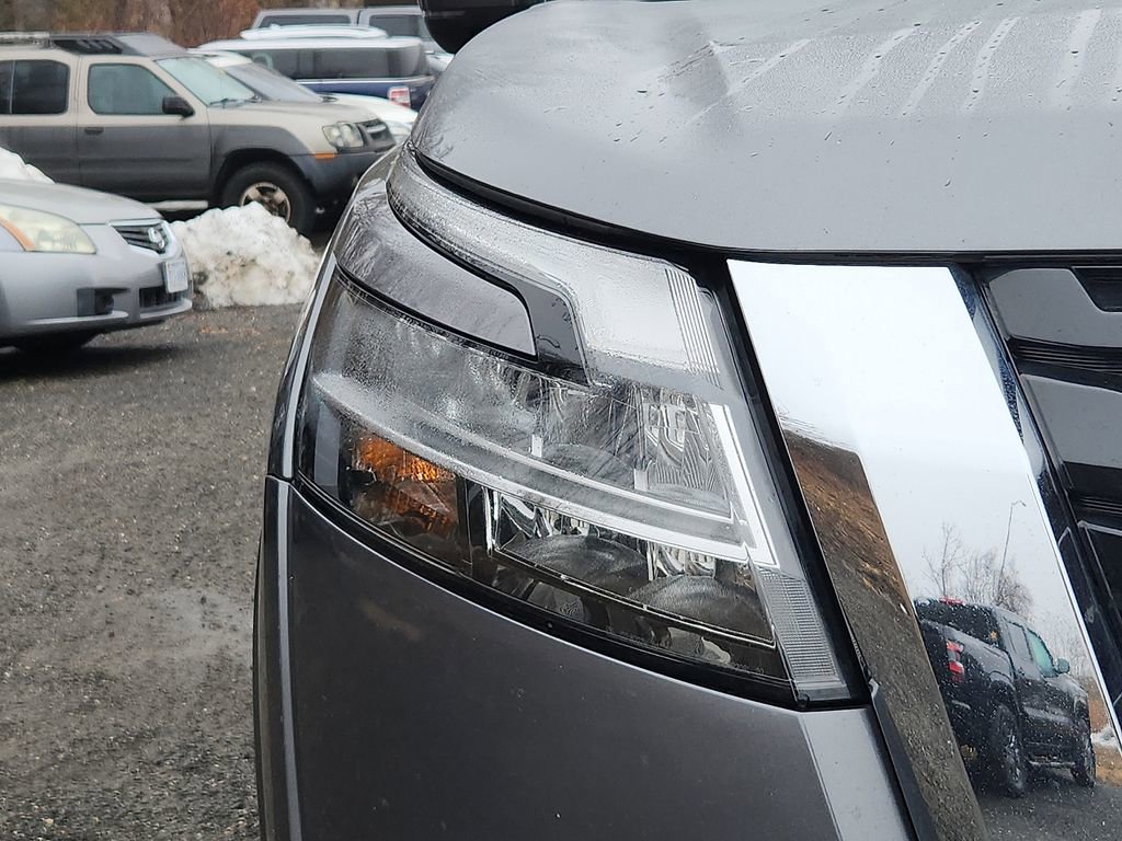 Used 2022 Nissan Pathfinder SV image 9