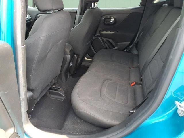Used 2019 Jeep Renegade Latitude FWD image 12