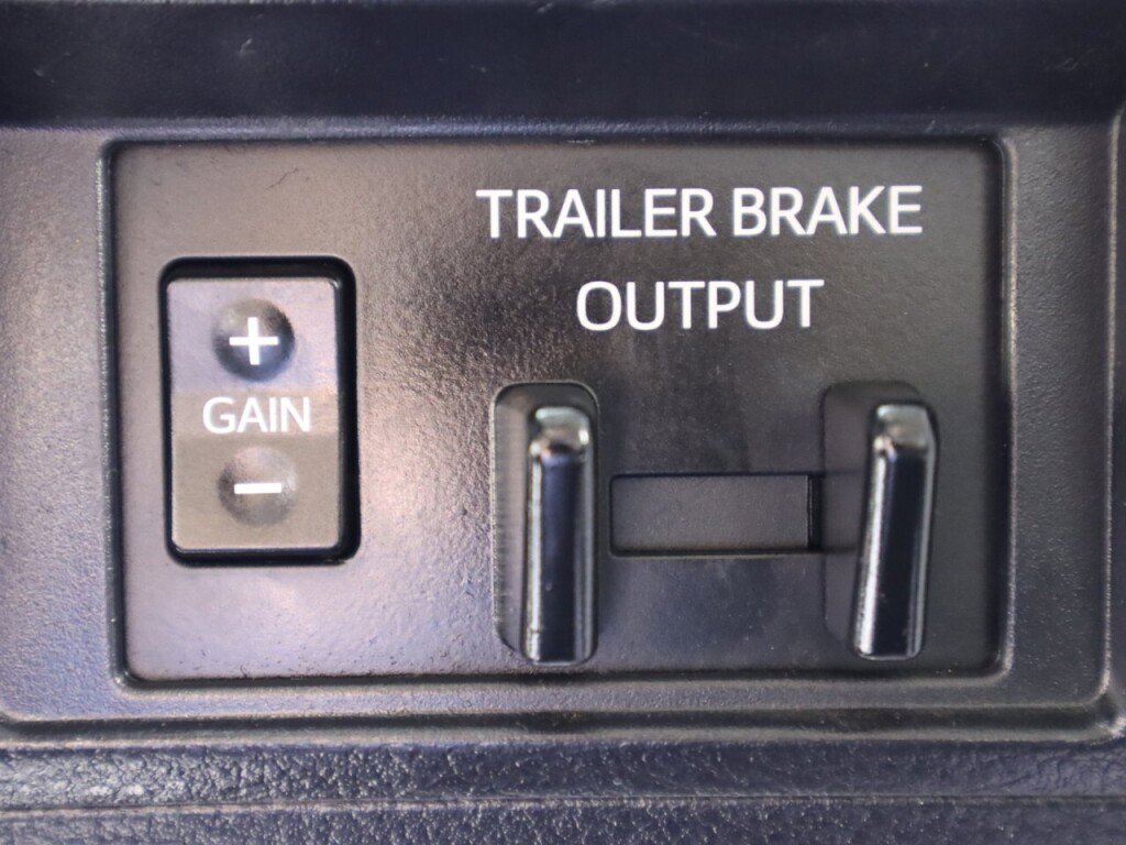 Used 2018 Toyota Tundra SR5 w/ TRD Off Road Package image 28