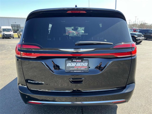 New 2025 Chrysler Pacifica Select image 8