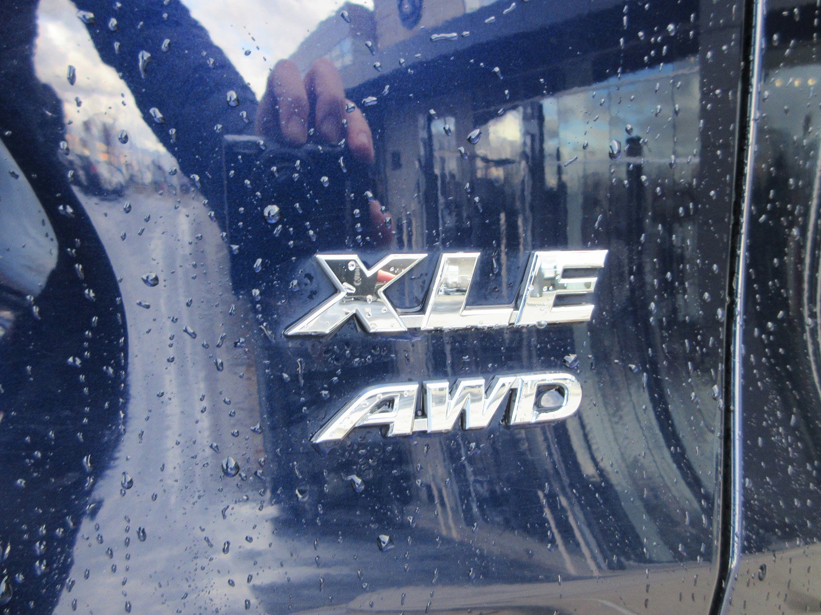 Used 2021 Toyota RAV4 XLE Premium image 9