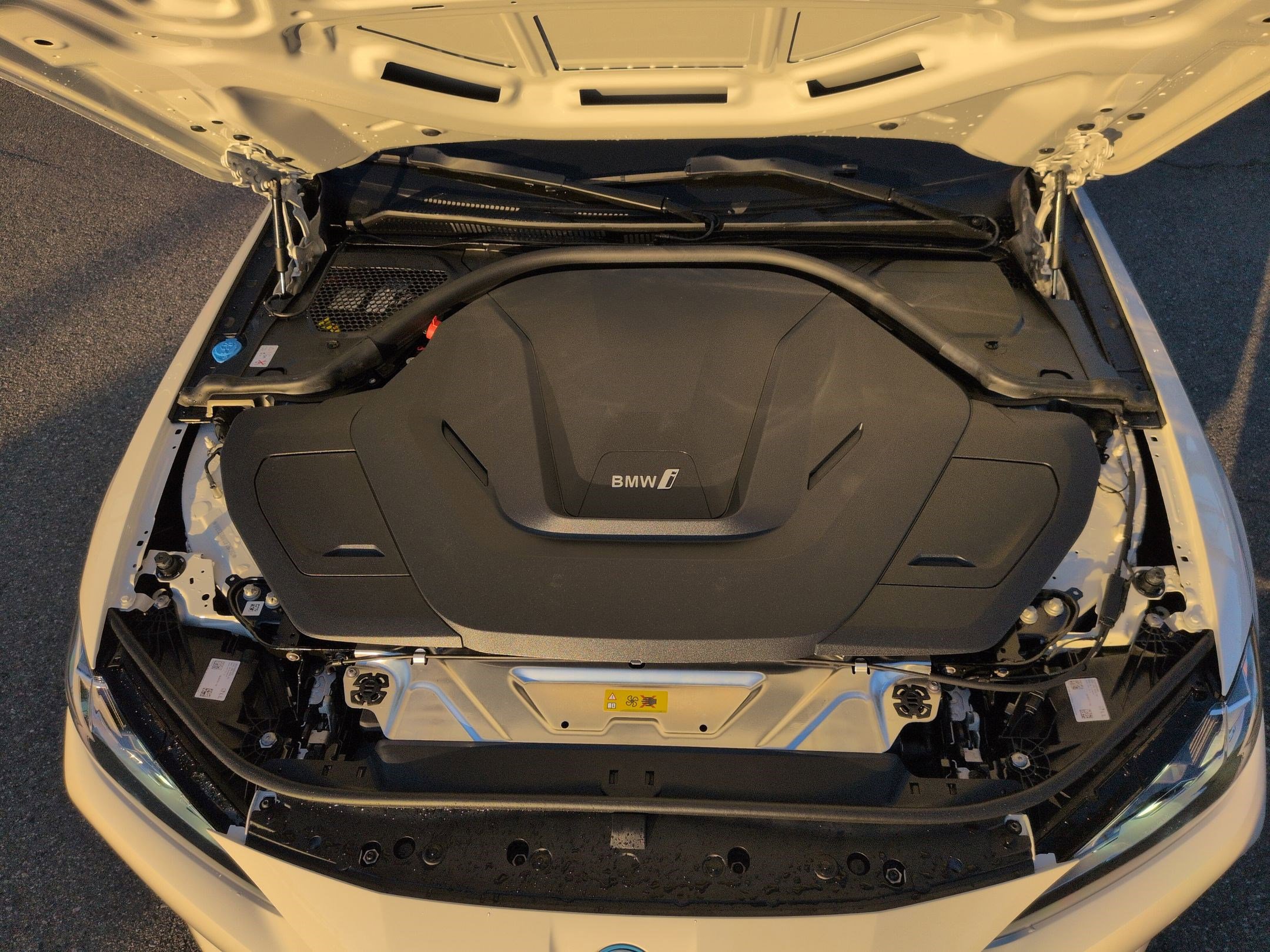 Used 2025 BMW i4 eDrive40 w/ Parking Assistance Package image 34