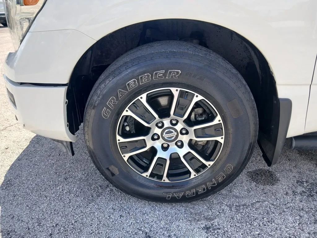 Used 2022 Nissan Titan SV w/ SV Convenience Package image 10