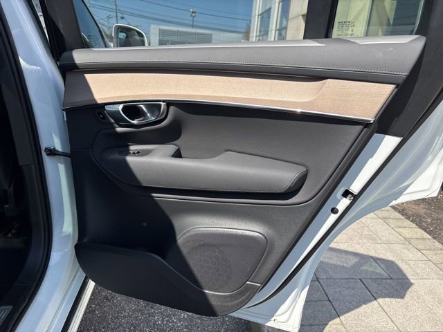 Used 2025 Volvo XC90 B5 Plus image 13