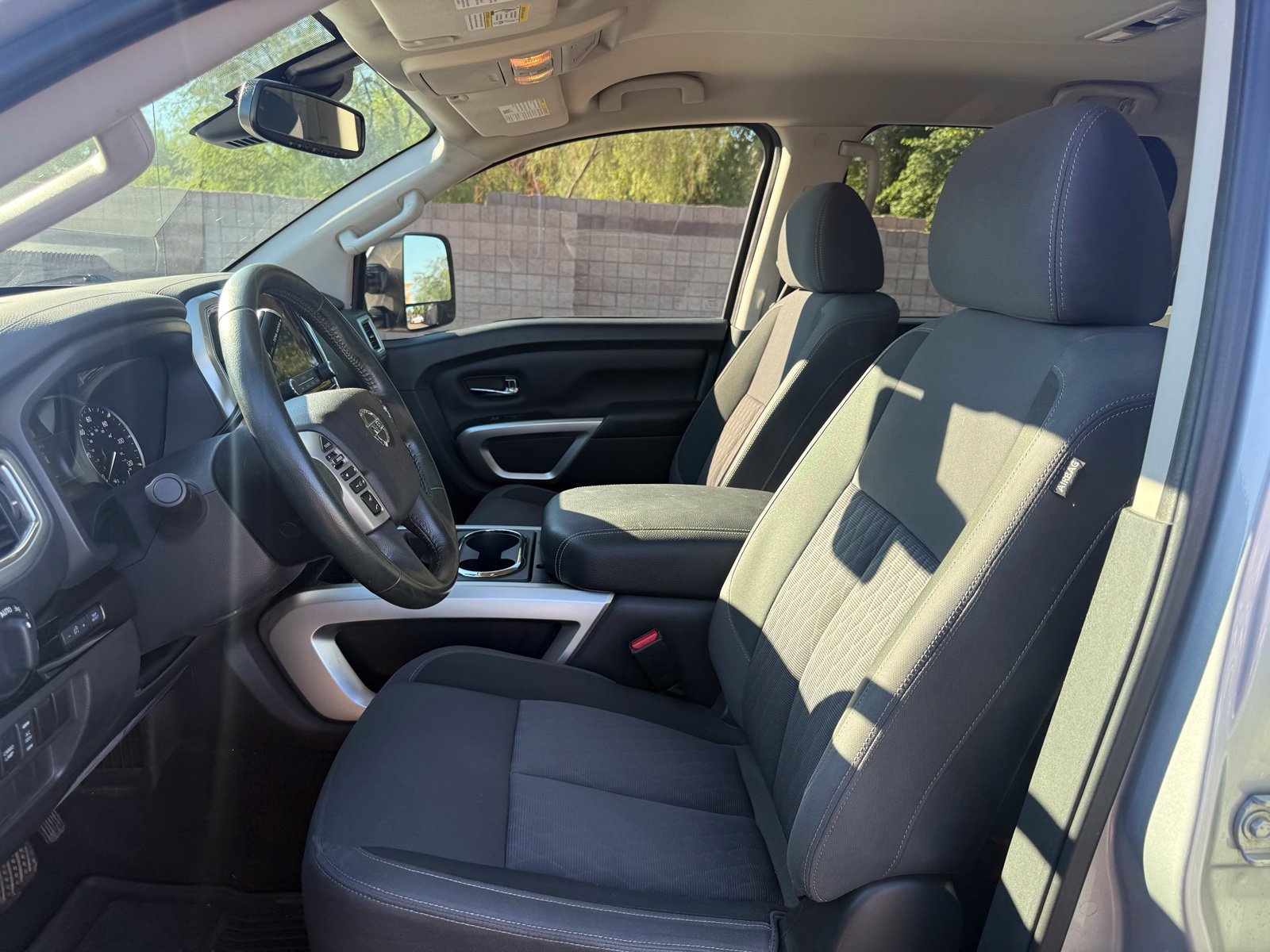 Used 2020 Nissan Titan SV w/ SV Convenience Package RWD image 13