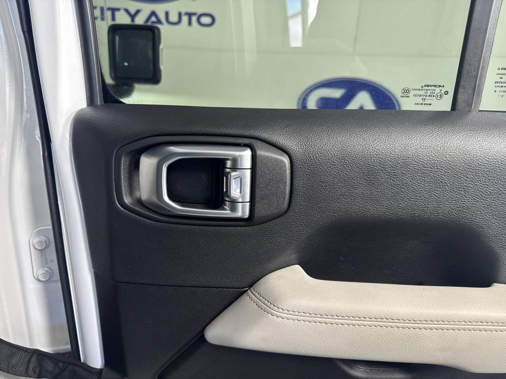 Used 2023 Jeep Wrangler Unlimited Sahara AWD/4WD image 38