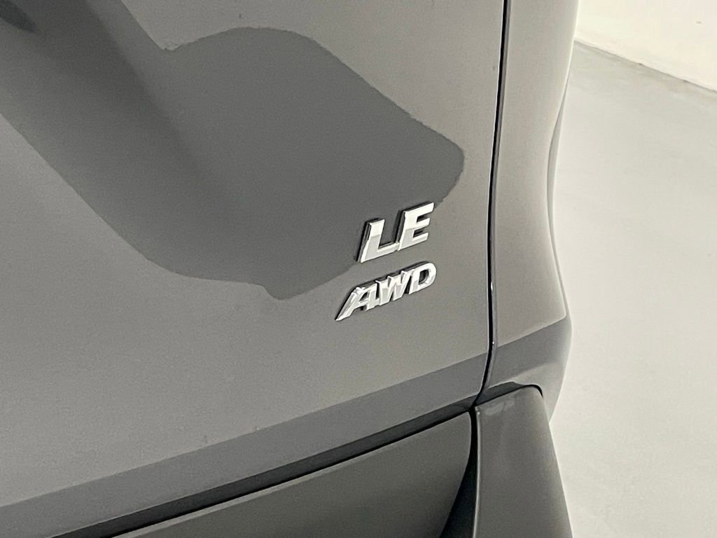 Used 2021 Toyota RAV4 LE image 7