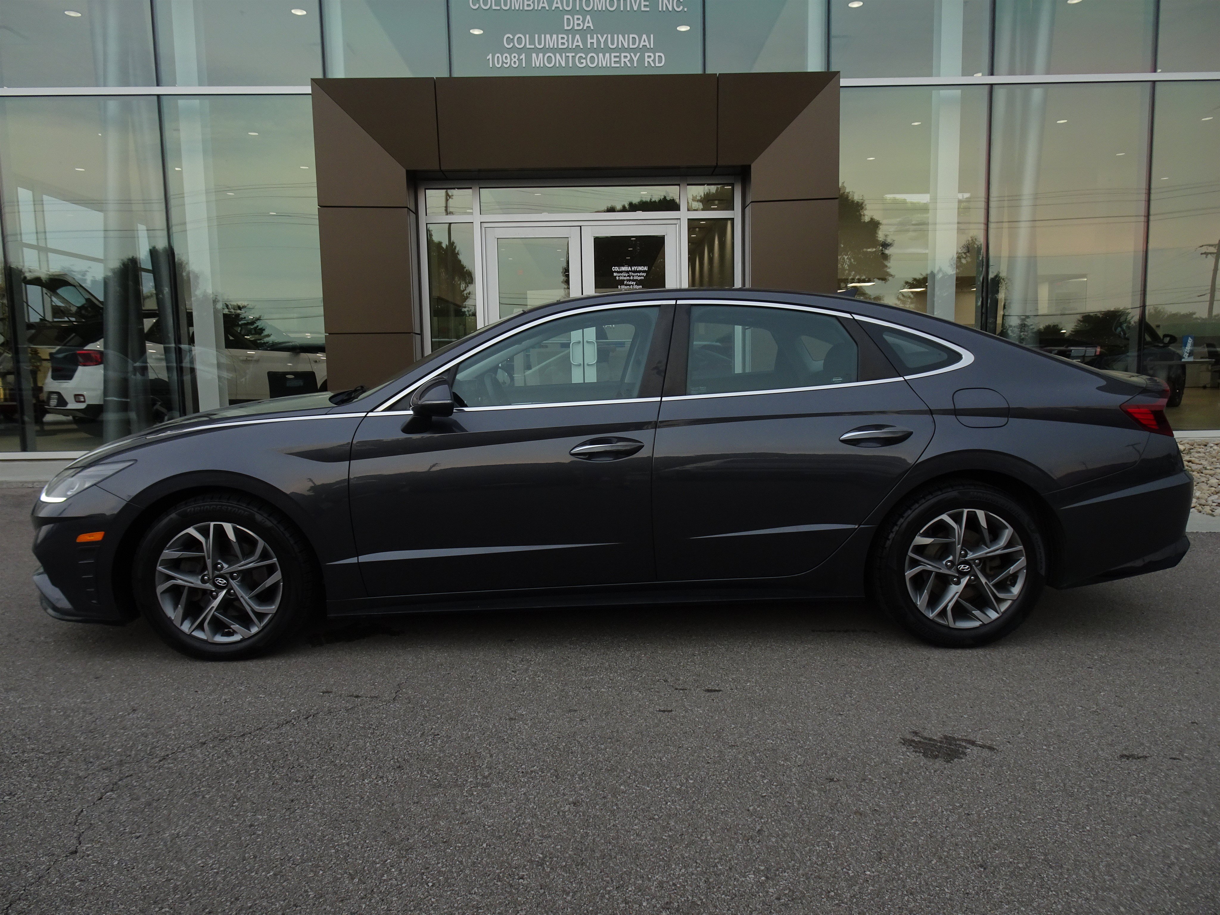 Used 2020 Hyundai Sonata SEL w/ Convenience + Sunroof Package FWD image 2