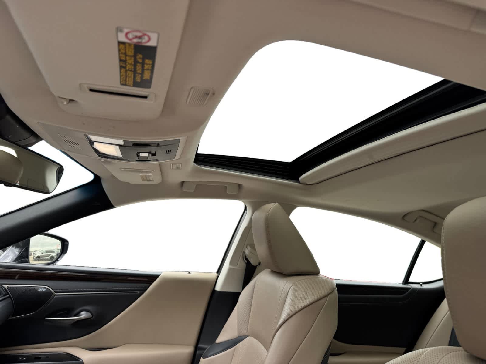 Used 2019 Lexus ES 300h FWD image 3