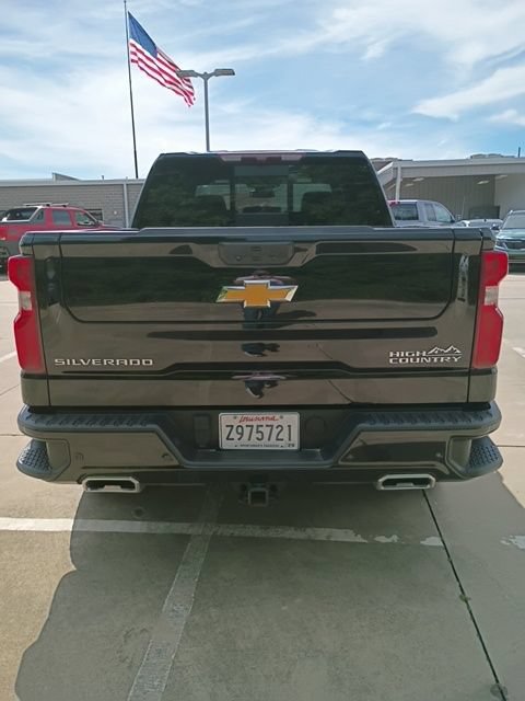 Used 2024 Chevrolet Silverado 1500 High Country w/ Z71 Off-Road Package AWD/4WD image 6