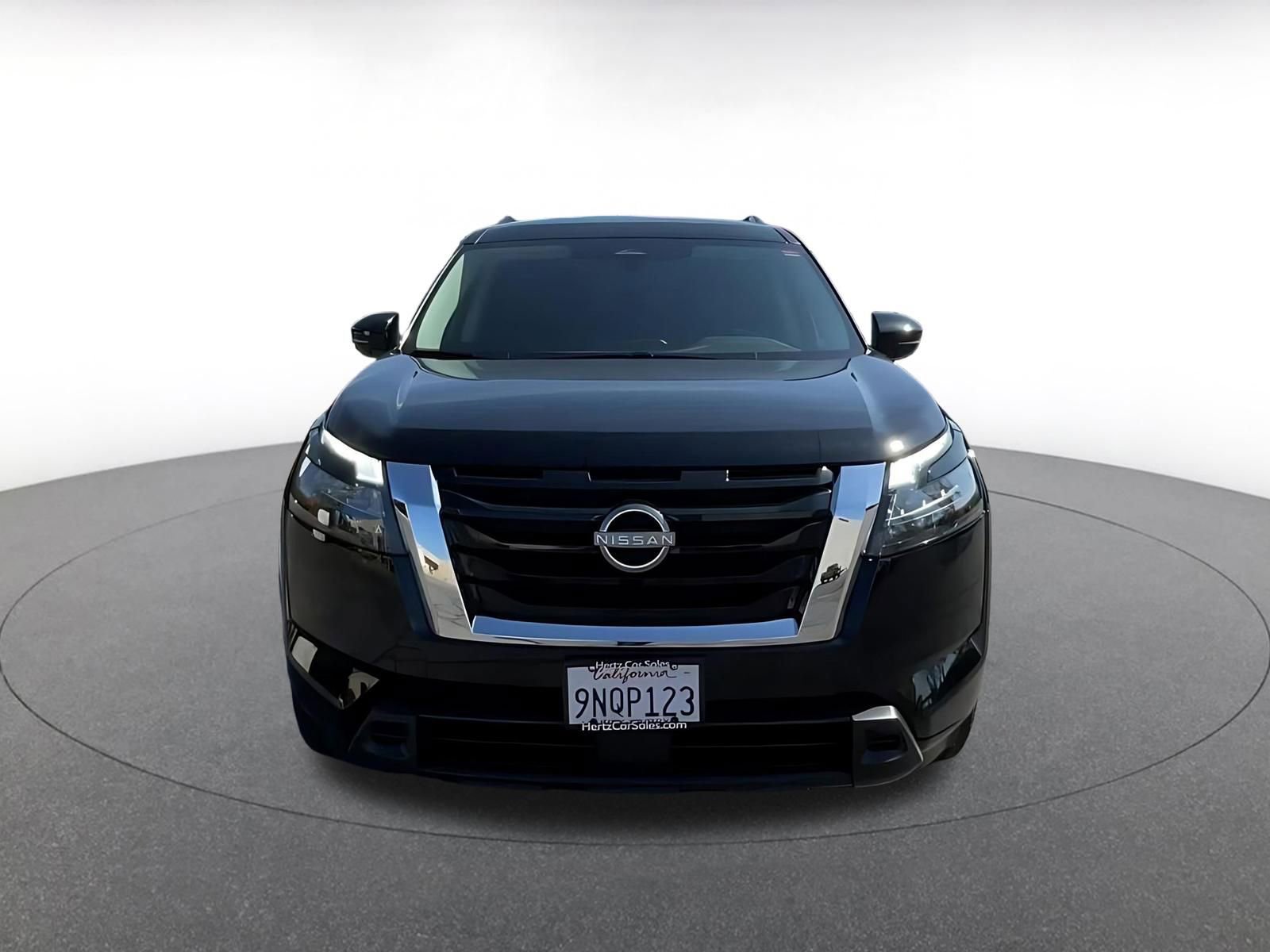 Used 2025 Nissan Pathfinder SV FWD image 4