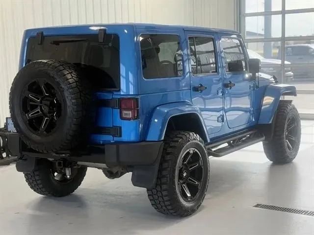 Used 2015 Jeep Wrangler Unlimited Sahara AWD/4WD image 3