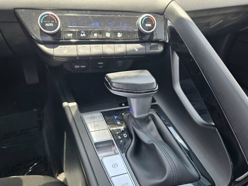 Certified 2024 Hyundai Elantra SEL w/ Convenience Package FWD image 18