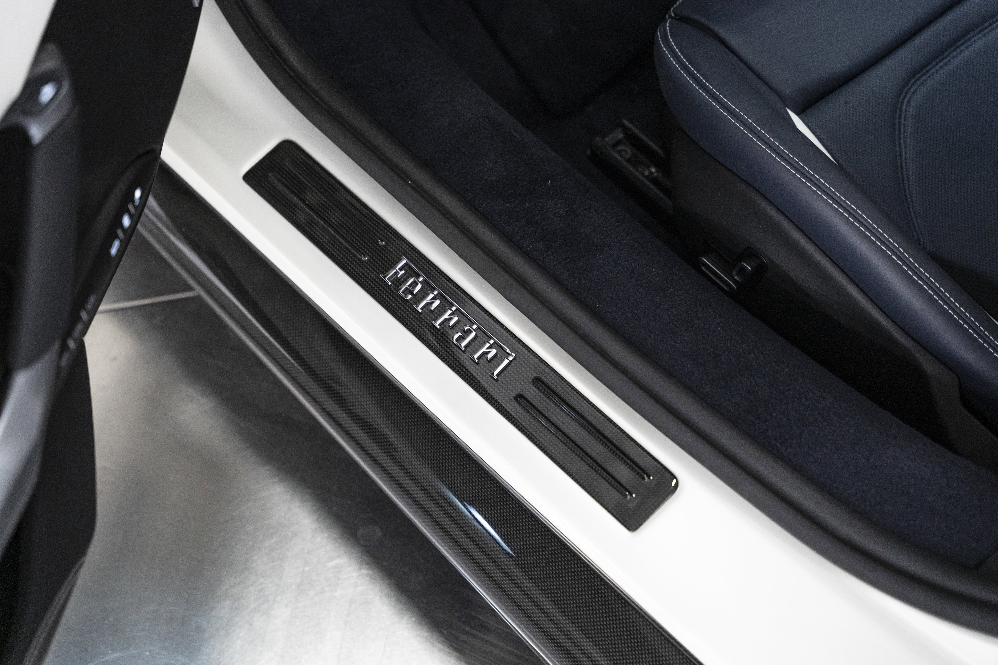 Used 2025 Ferrari 296 GTS image 34