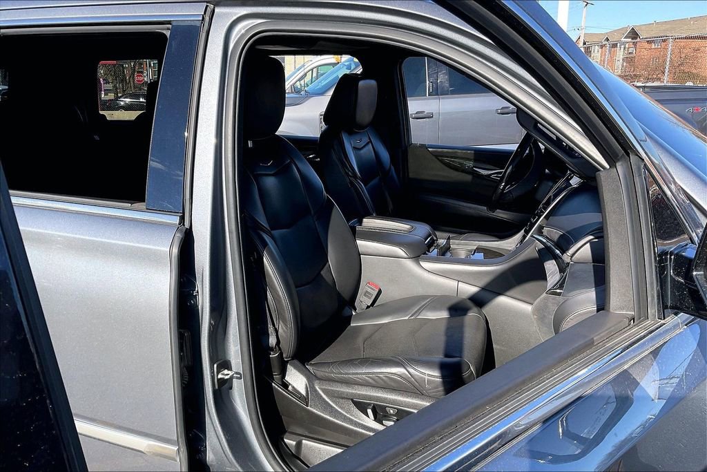 Used 2019 Cadillac Escalade Platinum image 6