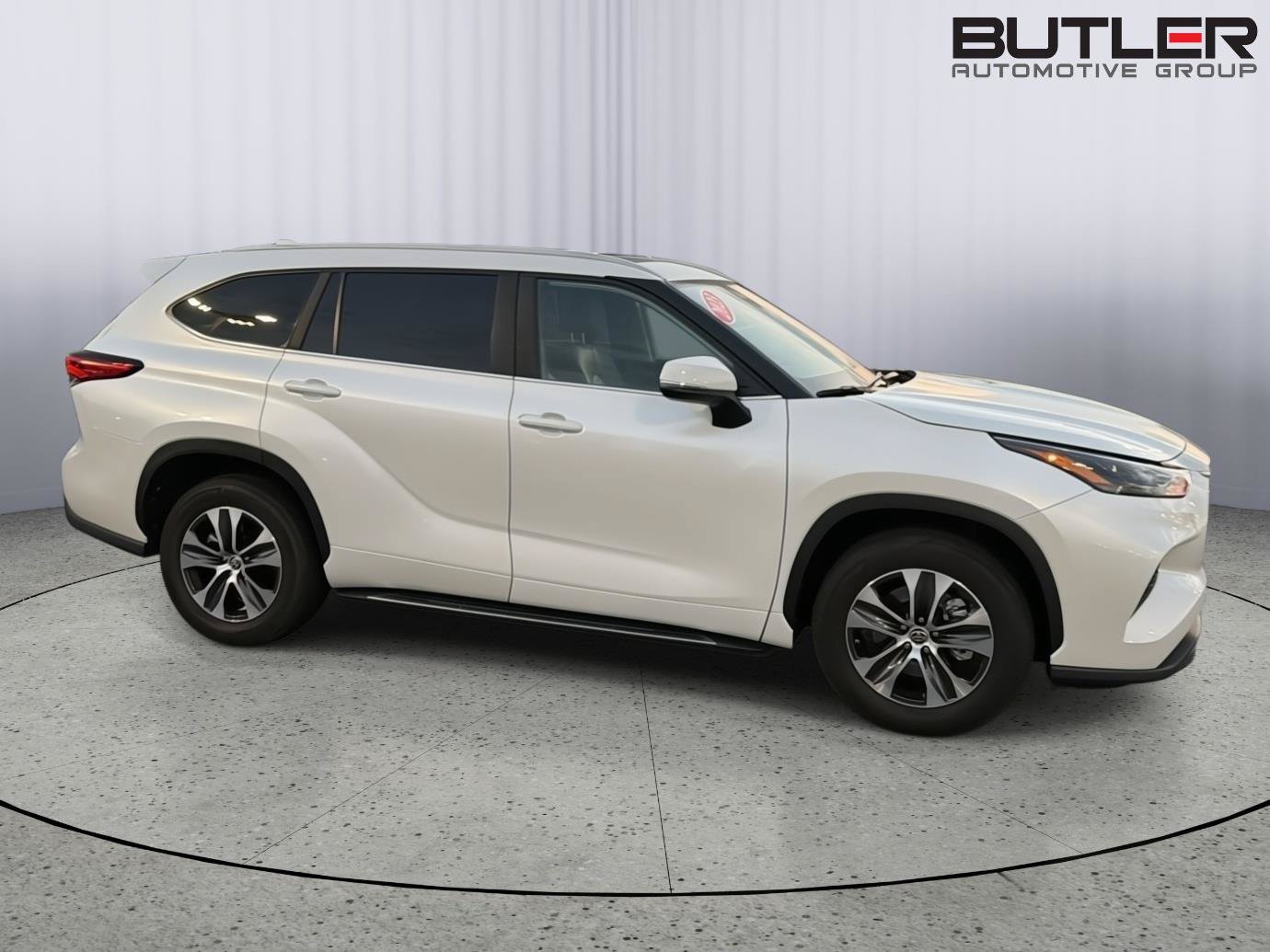 Certified 2023 Toyota Highlander XLE FWD image 7