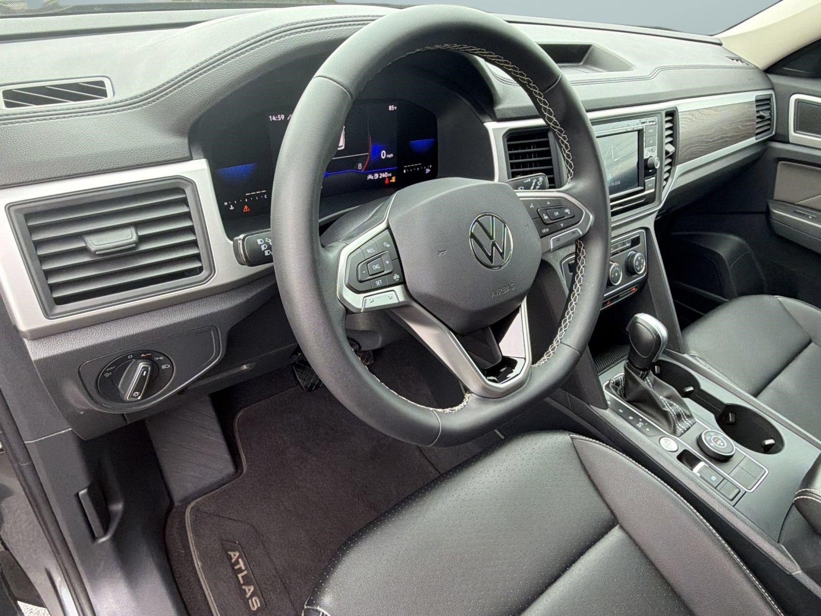 Used 2023 Volkswagen Atlas SE AWD/4WD image 4