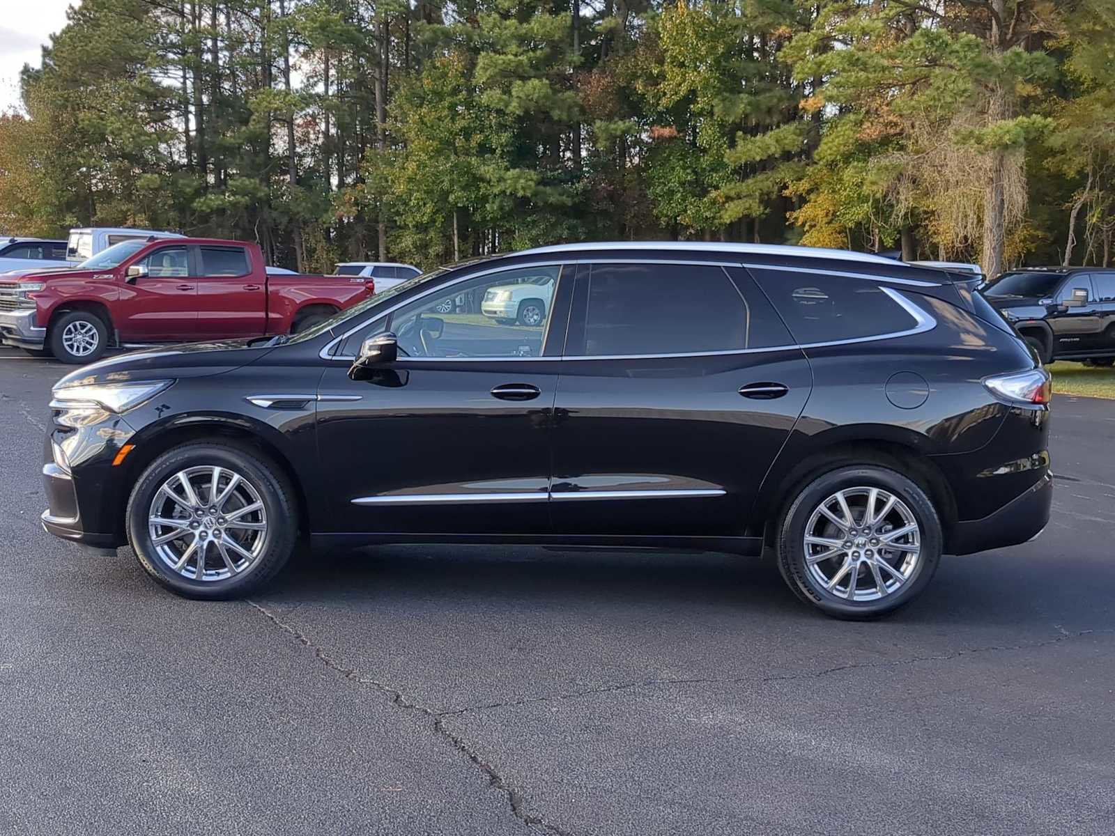 Used 2023 Buick Enclave Essence w/ Experience Buick Package image 5