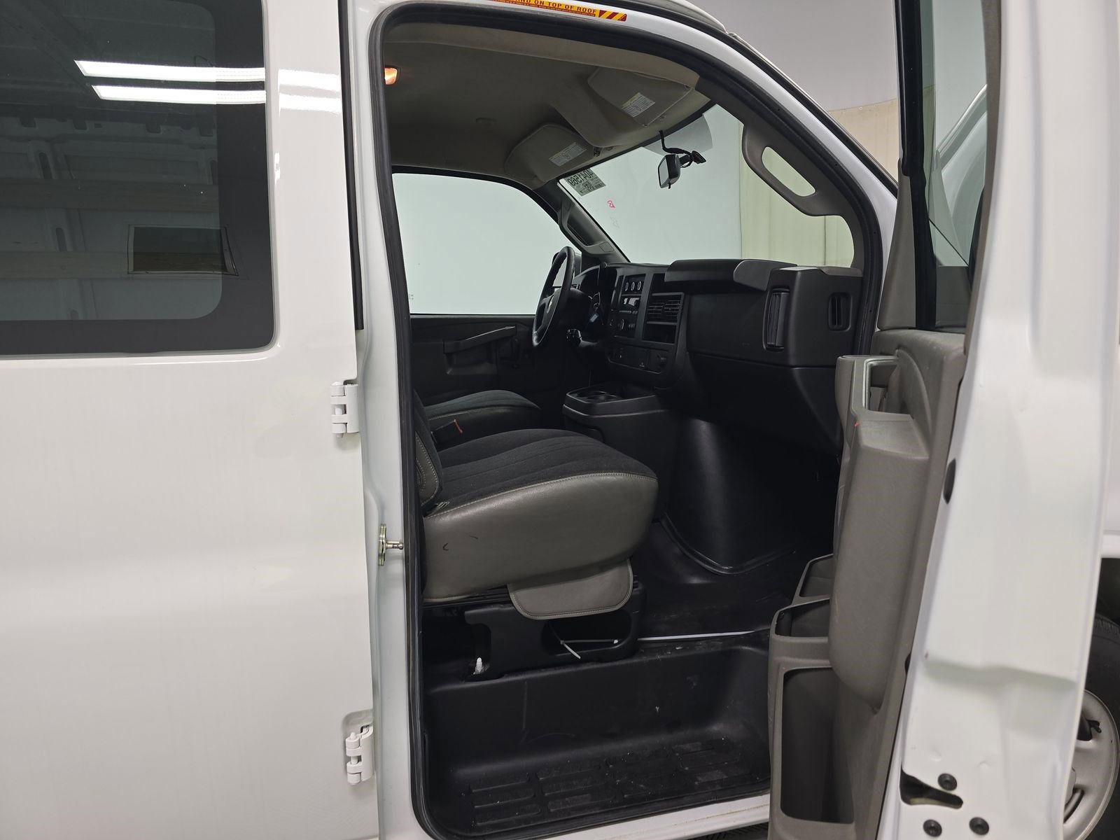 Used 2024 Chevrolet Express 2500 w/ Driver Convenience Package RWD image 9